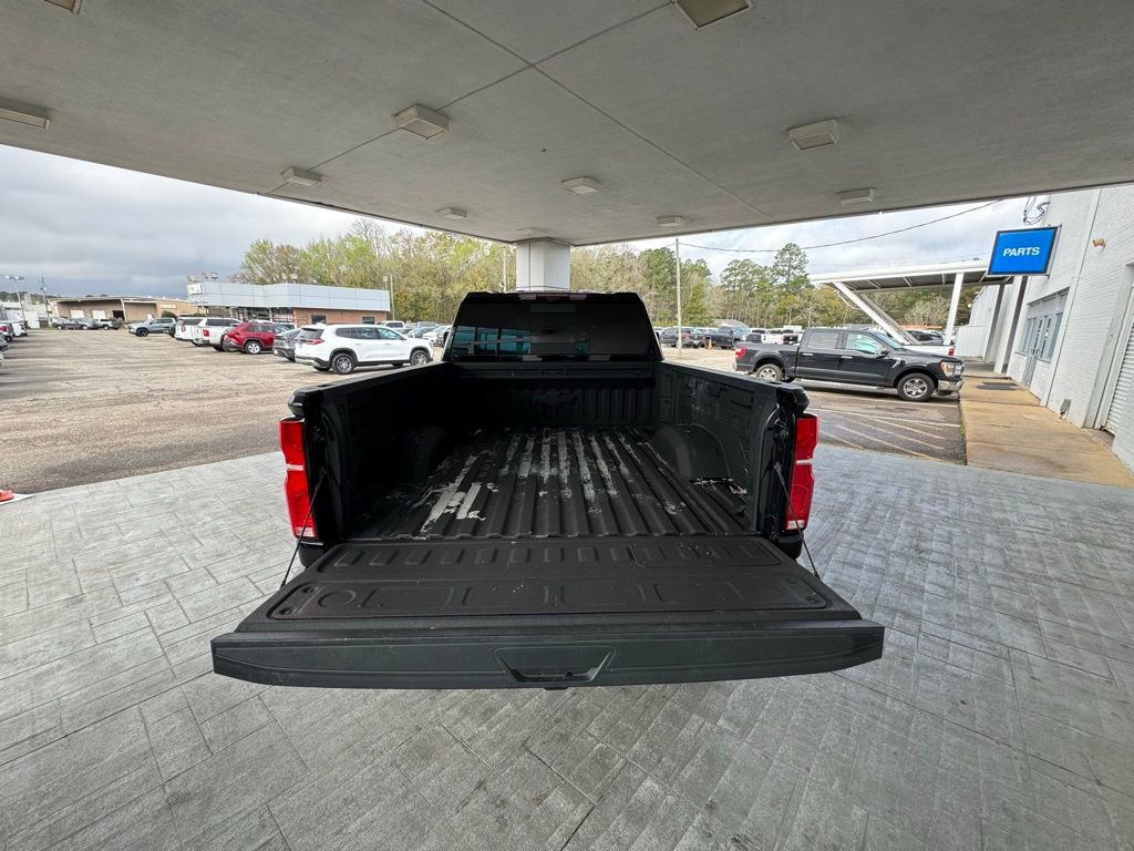 Used 2024 Chevrolet Silverado 2500 LTZ w/ LTZ Convenience Package image 9