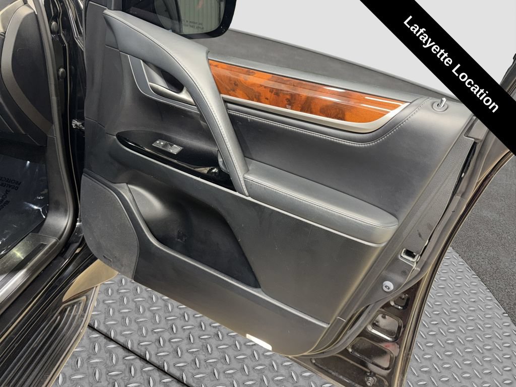 Used 2019 Lexus LX 570 4WD w/ Luxury Package image 32