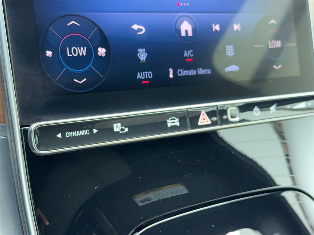 Used 2025 Mercedes-Benz C 300 Sedan image 32