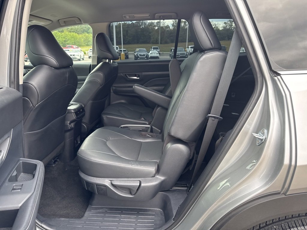 Used 2025 Toyota Grand Highlander FWD image 29