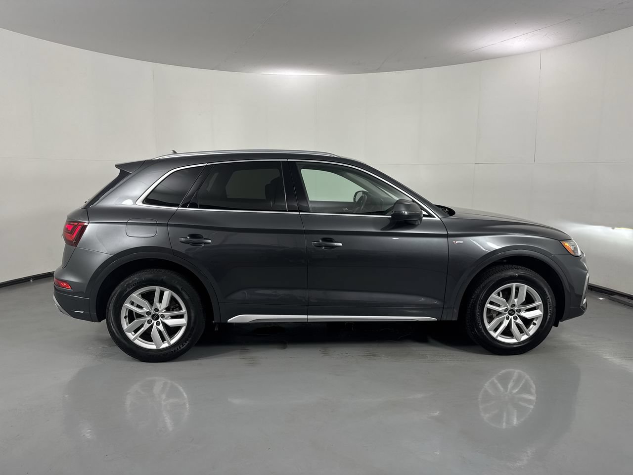 Used 2023 Audi Q5 2.0T Premium w/ Convenience Package AWD/4WD image 38
