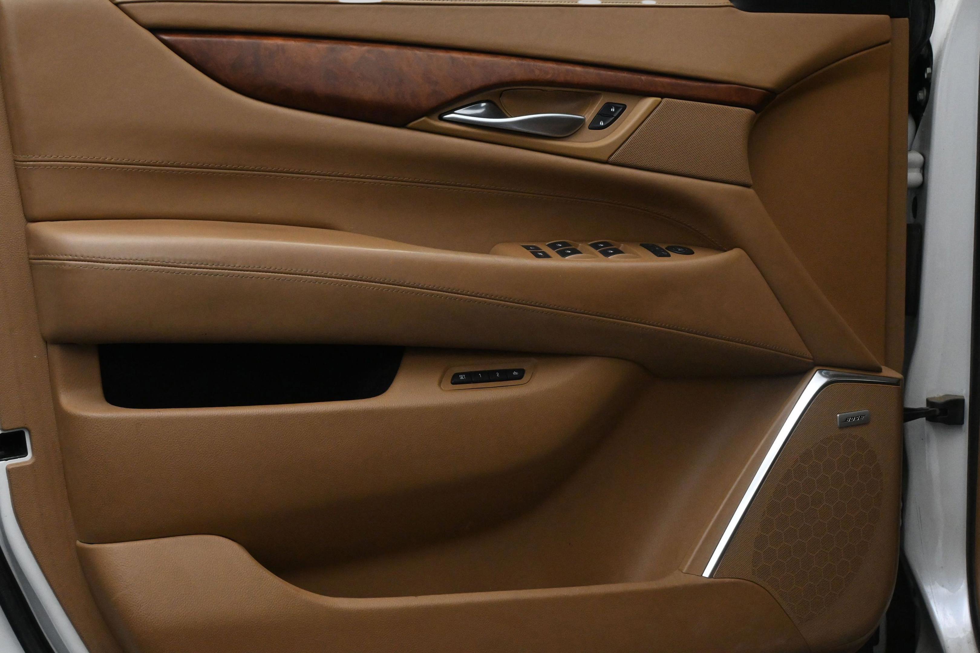 Used 2016 Cadillac Escalade ESV Platinum AWD/4WD image 19