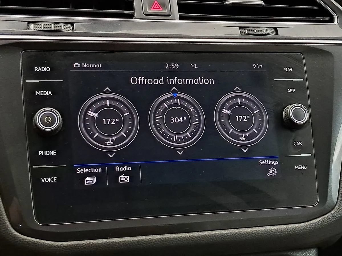 Used 2018 Volkswagen Tiguan SEL w/ 3rd Row Seat Package AWD/4WD image 13
