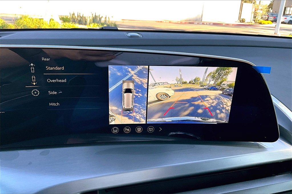 Used 2026 Cadillac Vistiq Sport image 10