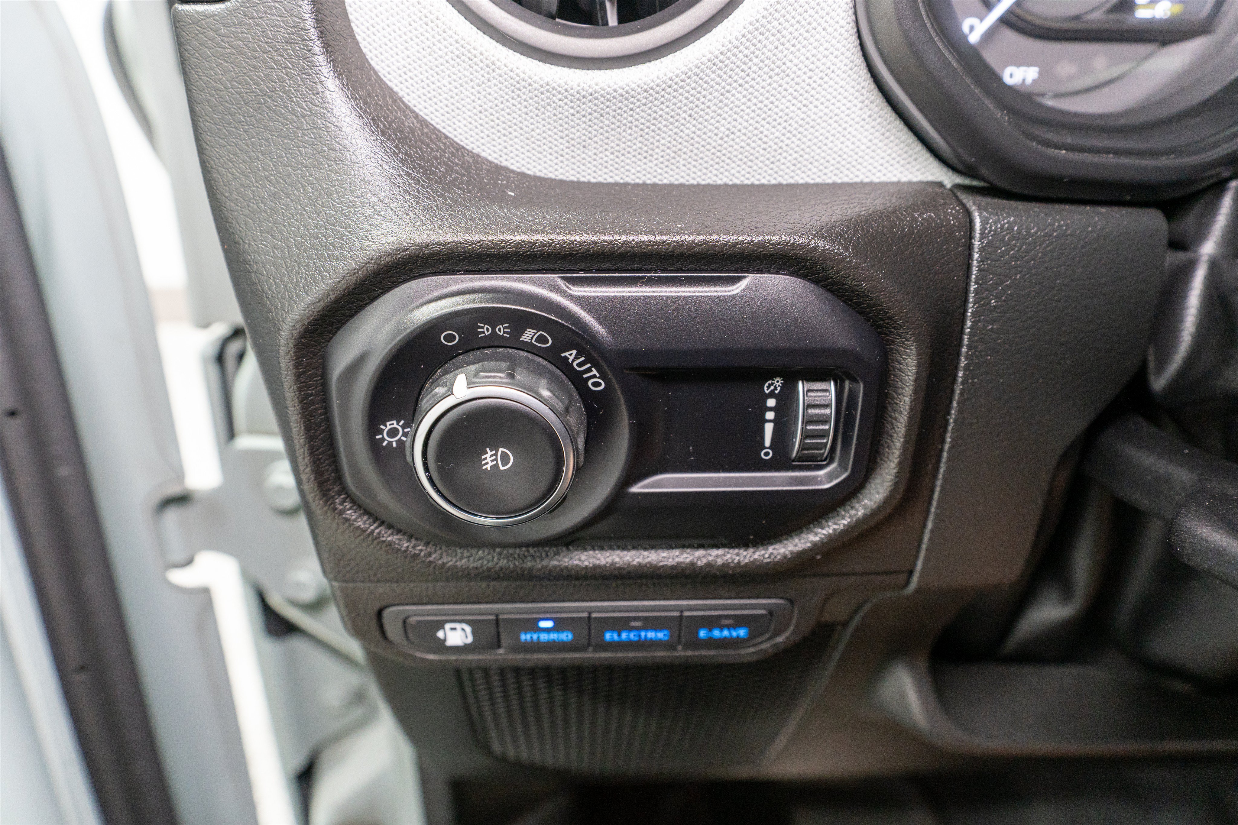 Used 2024 Jeep Wrangler Unlimited w/ Convenience Group AWD/4WD image 30