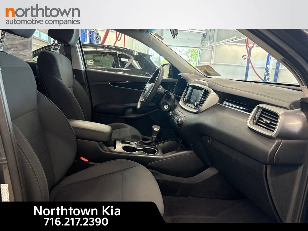 Used 2020 Kia Sorento LX FWD image 16