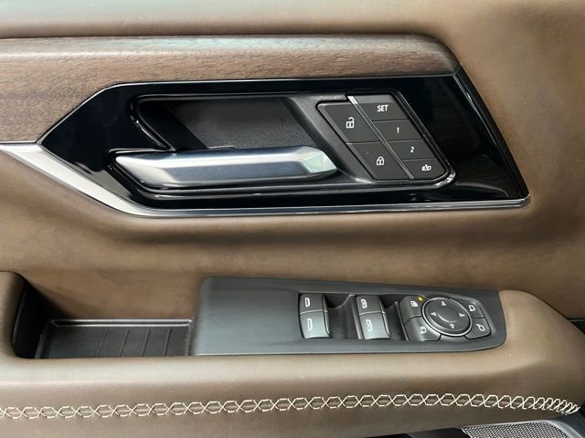 Used 2025 GMC Yukon Denali Ultimate w/ LPO, Floor Liner Package AWD/4WD image 23
