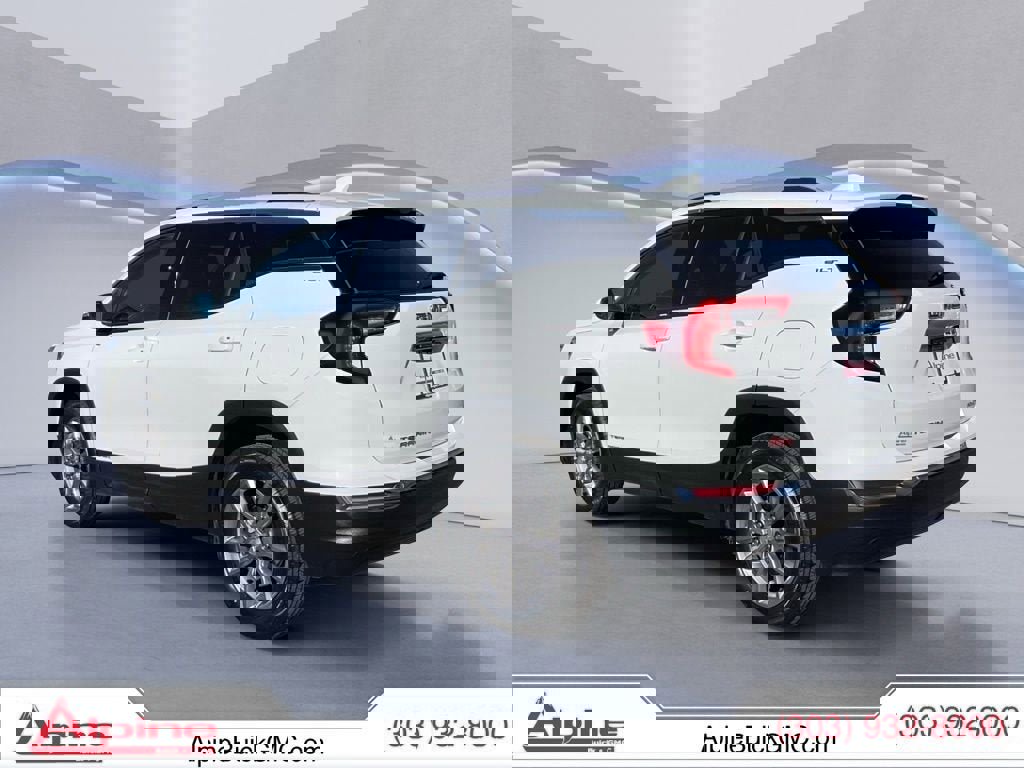 Used 2023 GMC Terrain SLT image 3