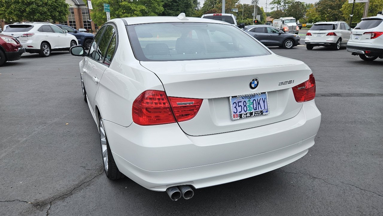 Used 2011 BMW 328i Sedan w/ Premium Pkg image 11