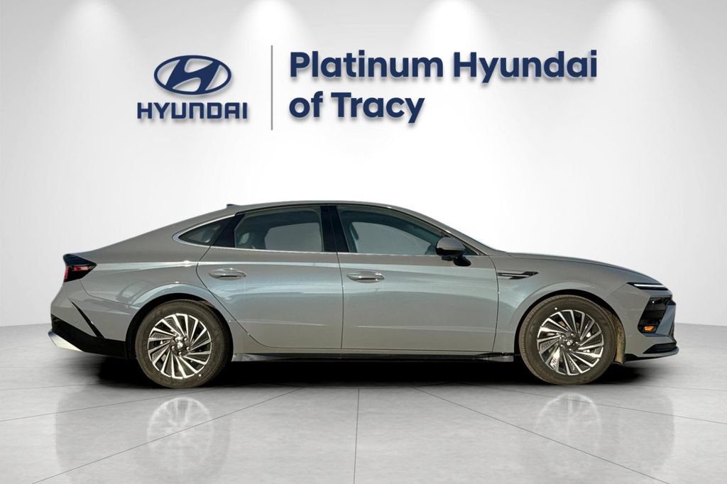 New 2026 Hyundai Sonata Limited FWD image 3