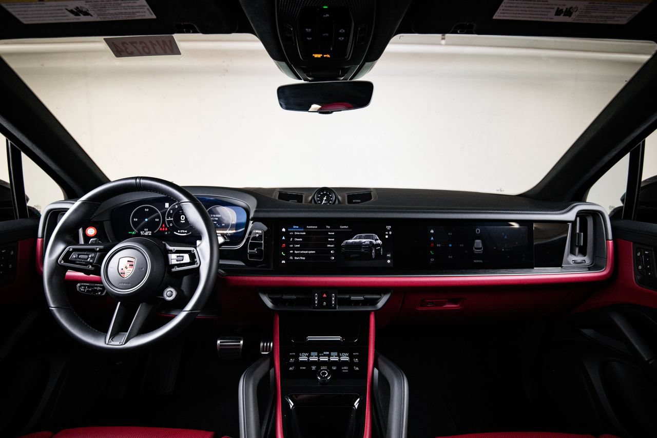 Certified 2026 Porsche Cayenne GTS AWD/4WD image 25