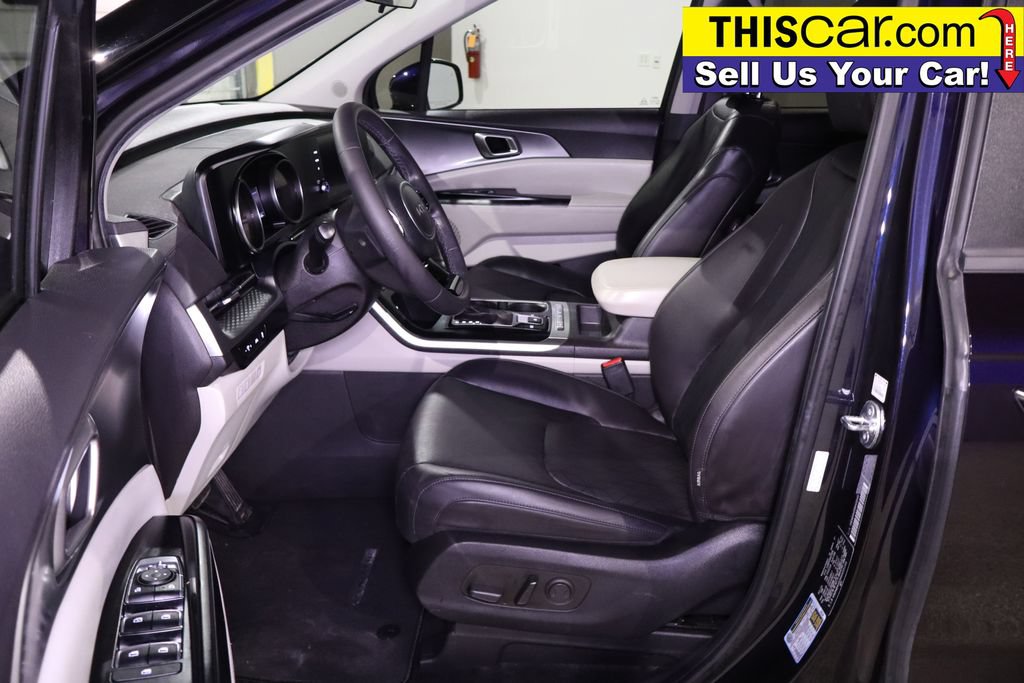 Used 2024 Kia Carnival LX FWD image 25