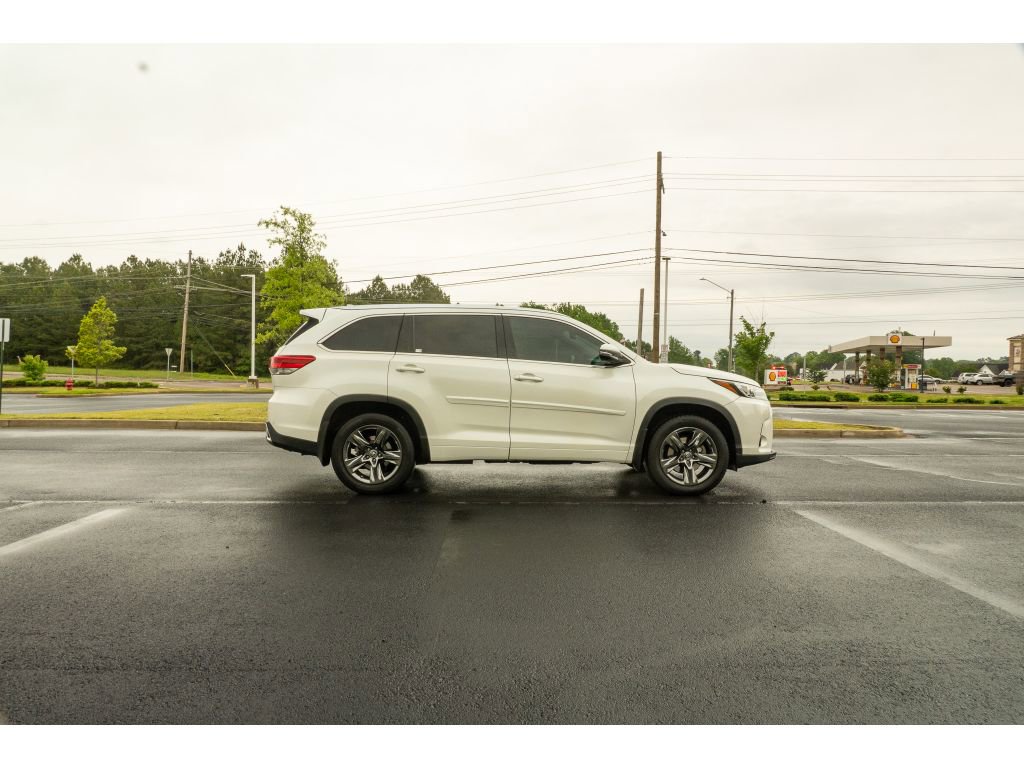 Used 2017 Toyota Highlander Limited Platinum AWD/4WD image 4