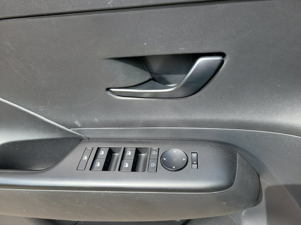 Used 2025 Hyundai Kona SEL FWD image 32