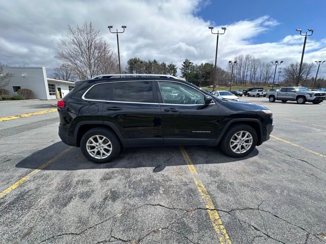 Used 2018 Jeep Cherokee Latitude Plus w/ Cold Weather Group image 2