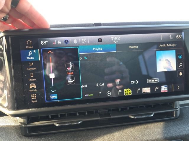 Used 2024 Jeep Gladiator Sport image 25