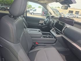 Used 2025 Ford Expedition Active RWD image 12