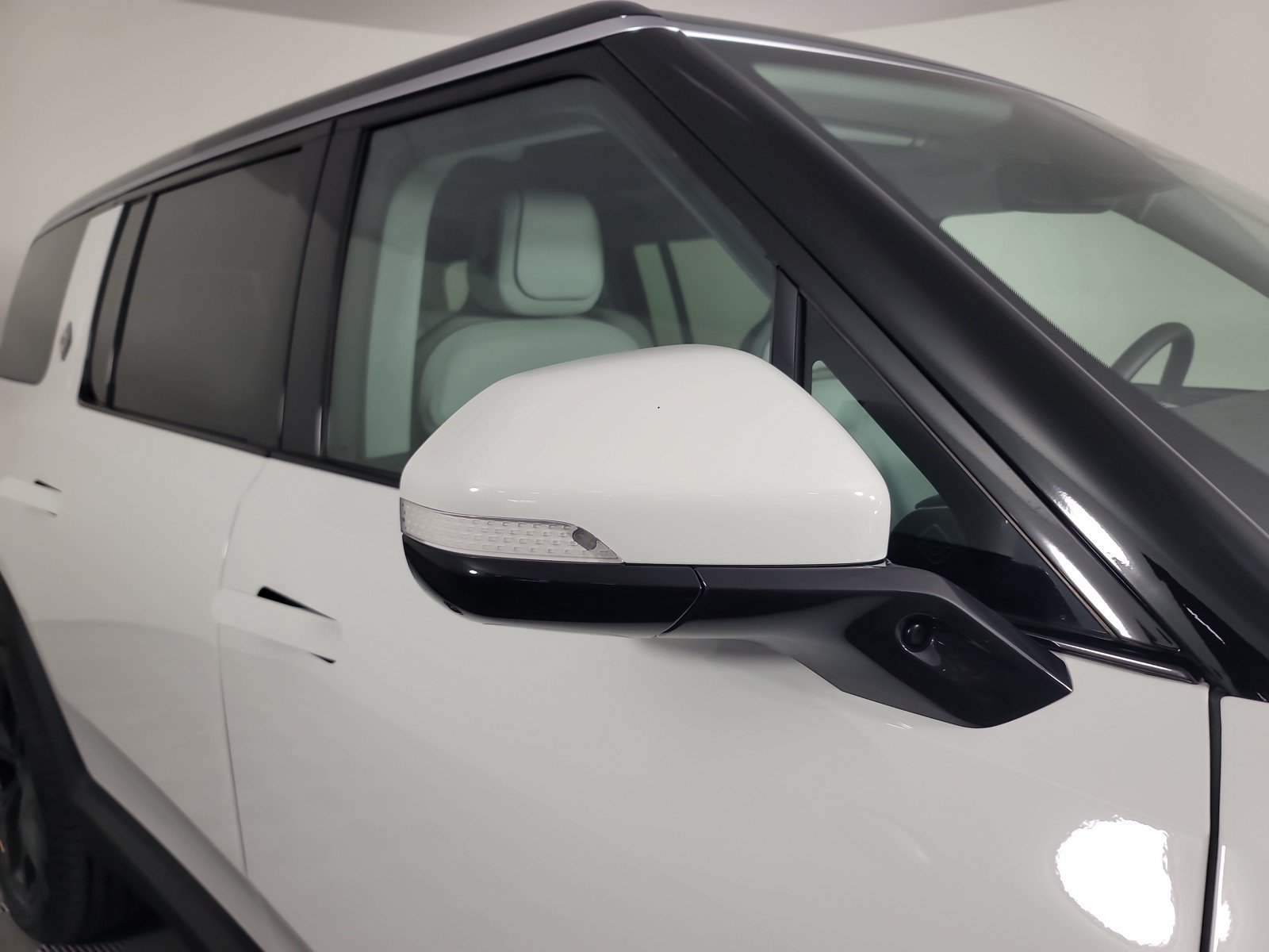 Used 2024 Rivian R1S Adventure AWD/4WD image 36