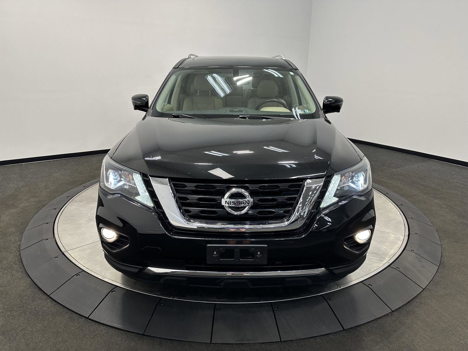 Used 2019 Nissan Pathfinder Platinum image 3