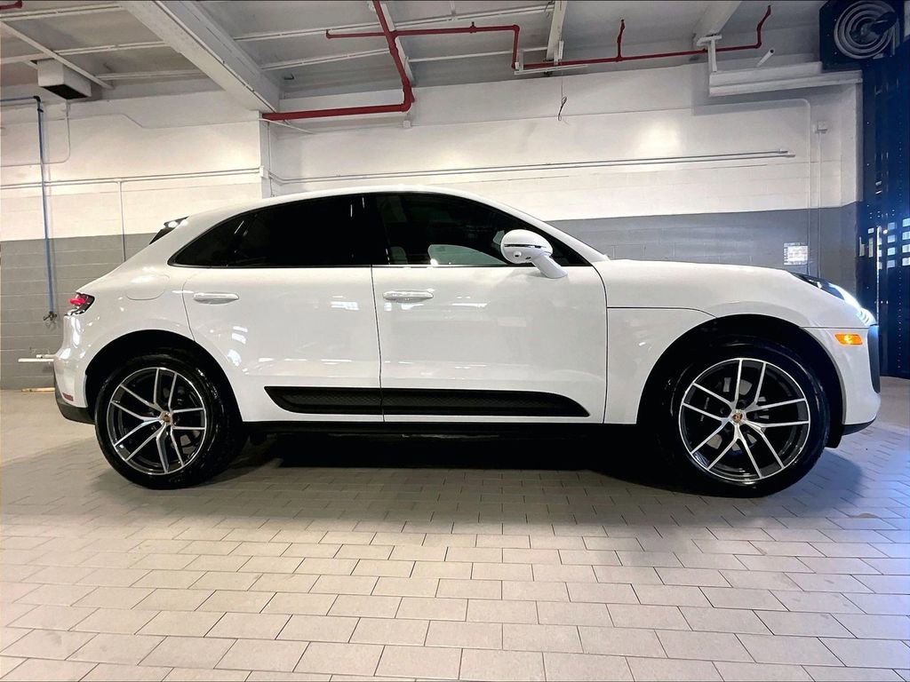 Used 2025 Porsche Macan AWD/4WD image 6