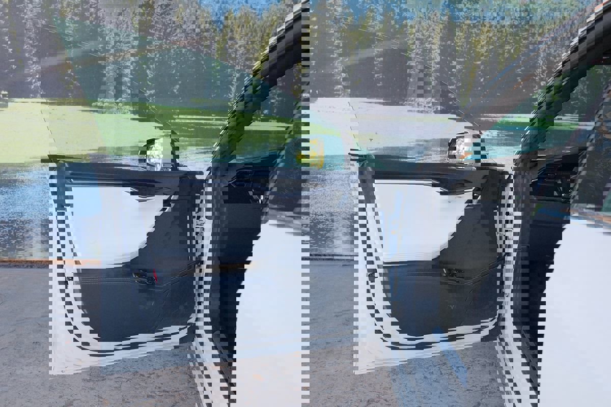 Used 2020 Tesla Model S Long Range Plus image 11