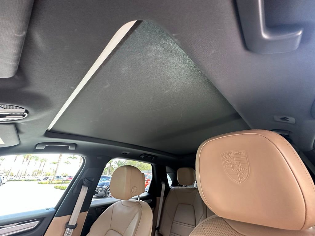 Certified 2023 Porsche Cayenne Platinum Edition image 25