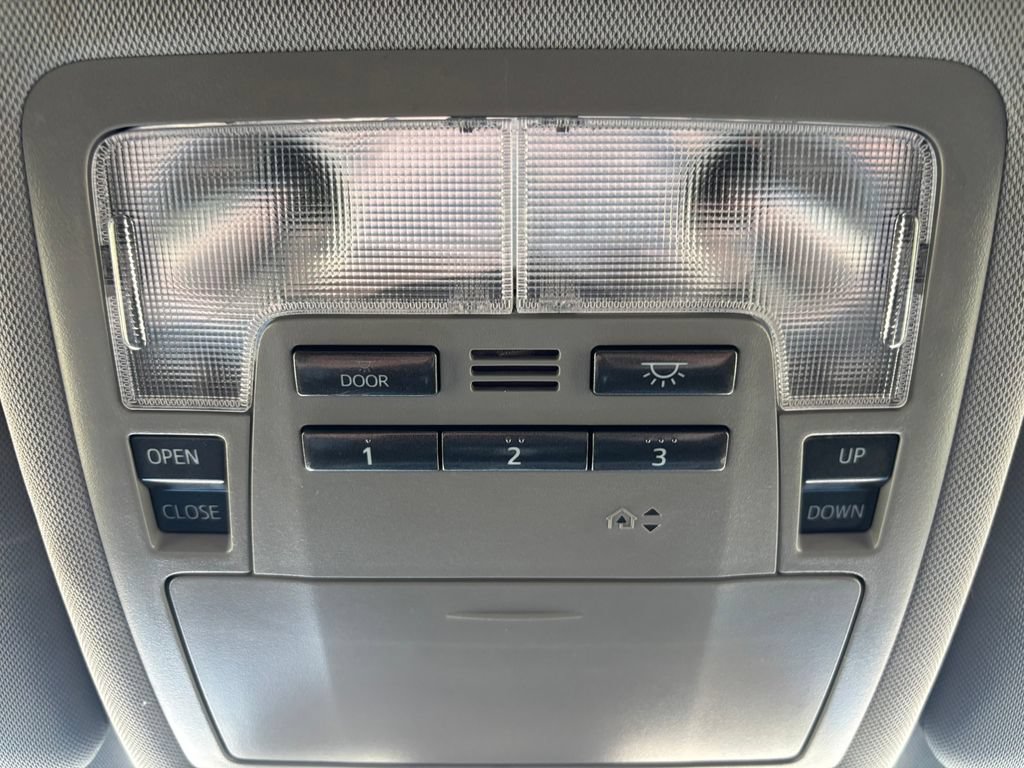 Used 2018 Toyota Highlander XLE AWD/4WD image 16