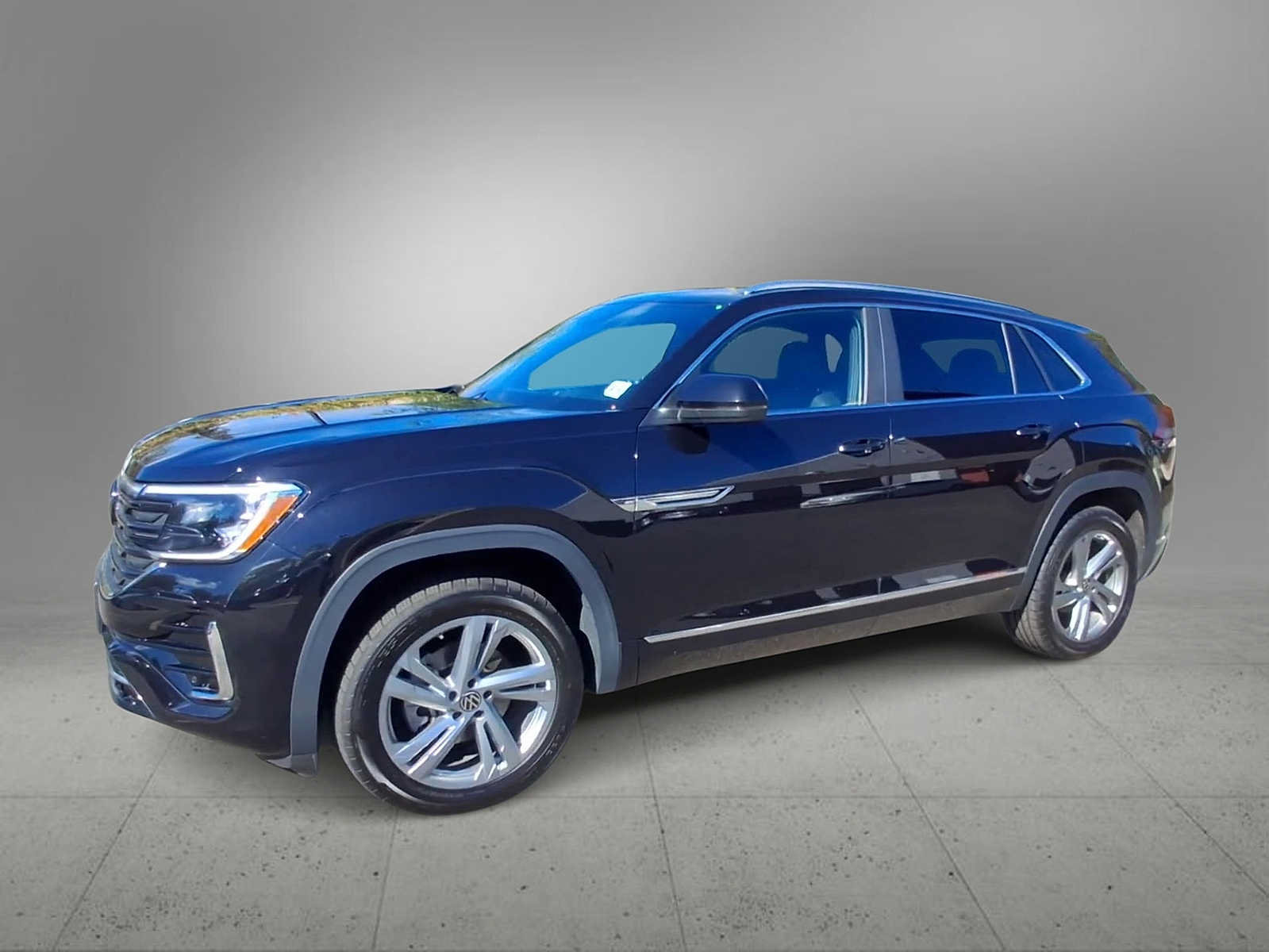 Used 2024 Volkswagen Atlas Cross Sport SEL R-Line AWD/4WD image 4