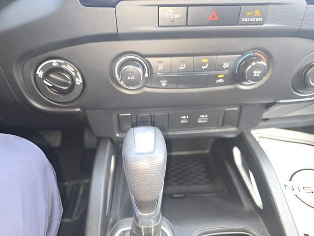 Used 2024 Nissan Frontier SV image 15