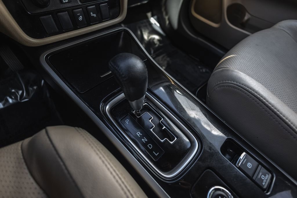 Used 2017 Mitsubishi Outlander GT AWD/4WD image 17