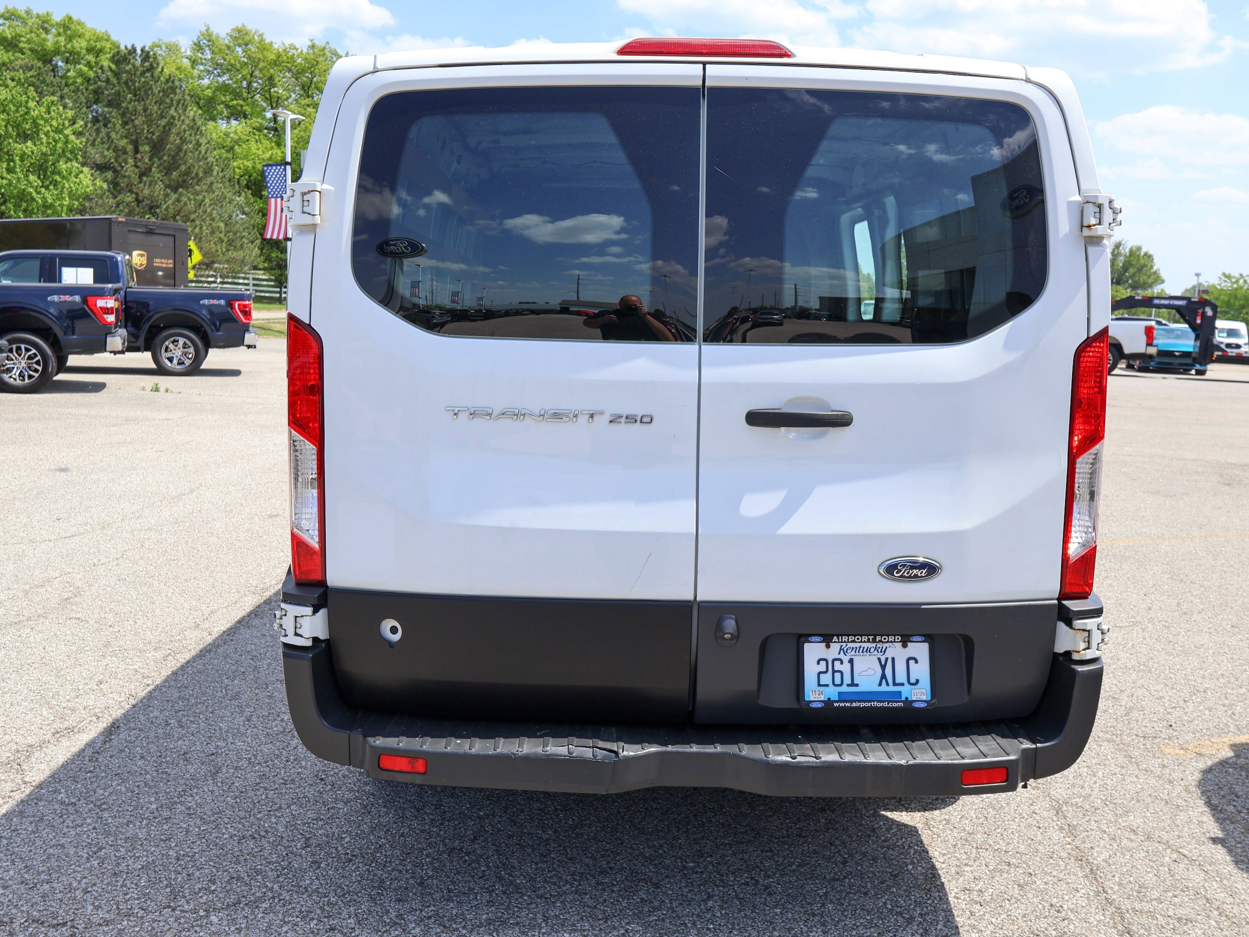 Used 2016 Ford Transit 250 130 Low Roof w/ Exterior Upgrade Package RWD image 4