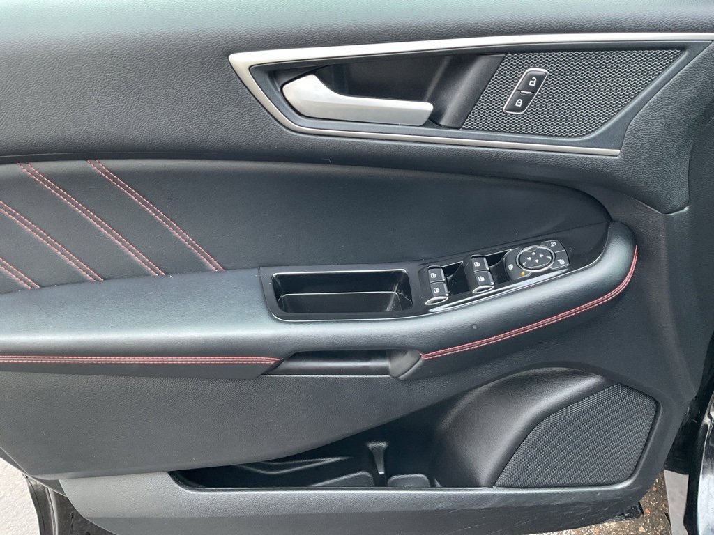 Used 2020 Ford Edge ST-Line w/ Cold Weather Package image 11