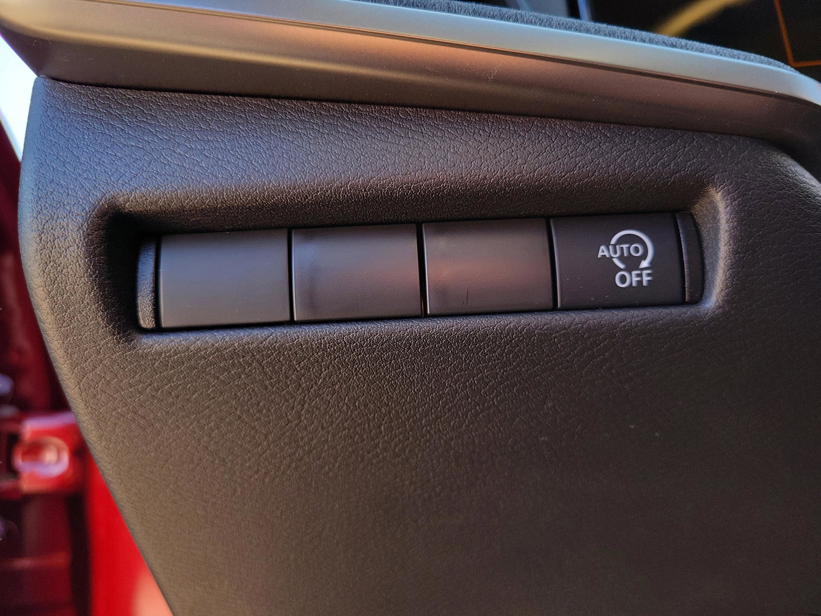 Certified 2025 Nissan Kicks SV image 21