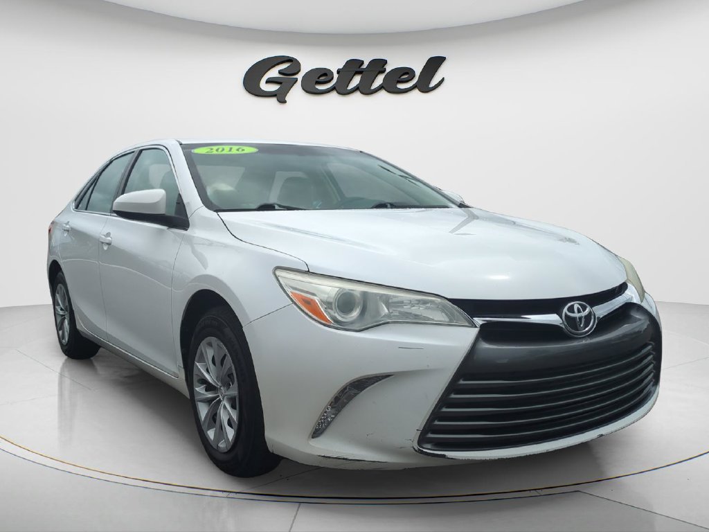 Used 2016 Toyota Camry LE FWD image 3