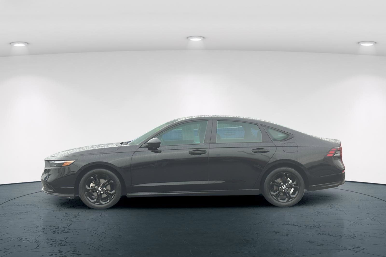 Certified 2025 Honda Accord SE image 3