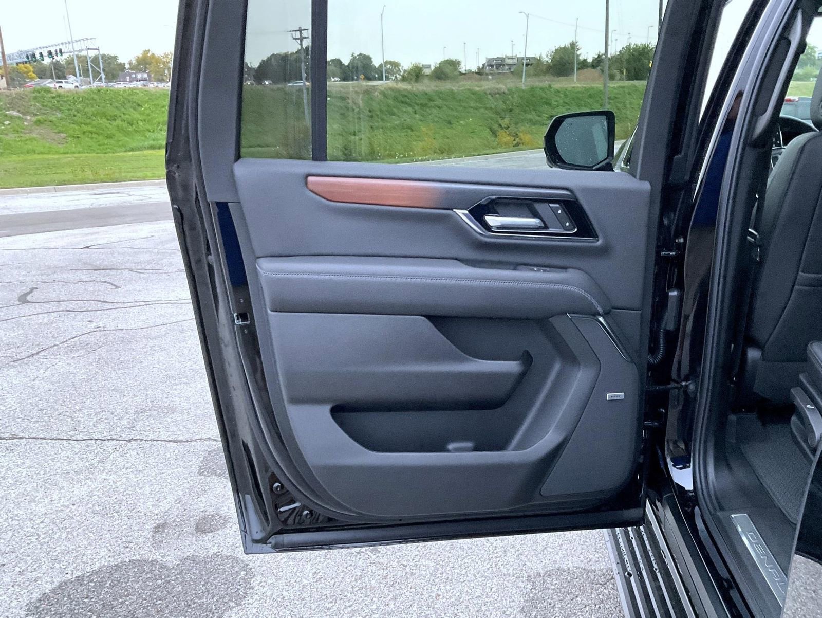 New 2026 GMC Yukon XL Denali w/ Denali Reserve Package image 21