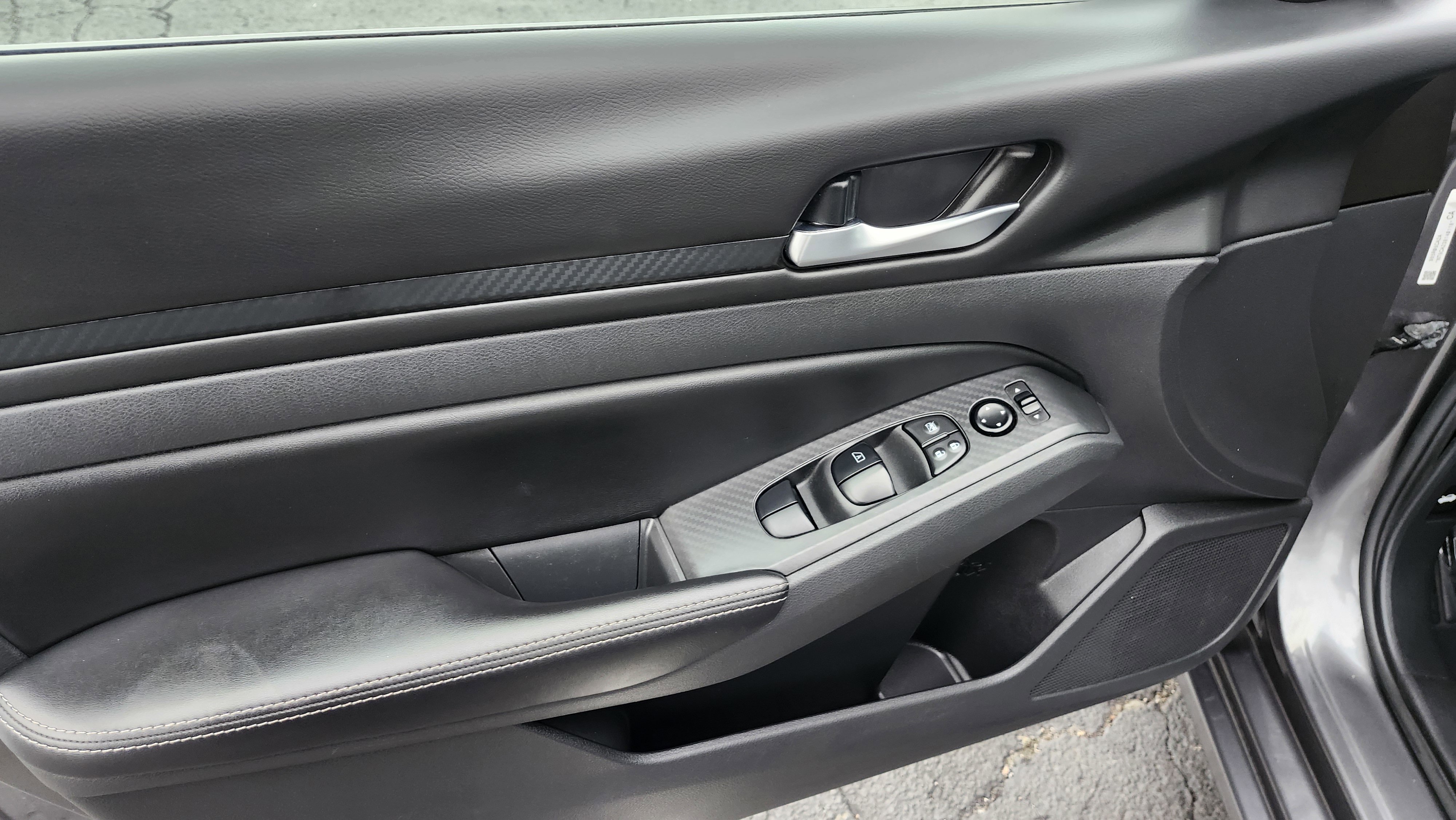 Used 2024 Nissan Altima 2.5 SV image 25