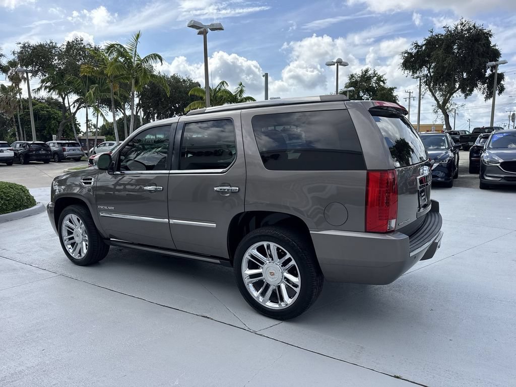 Used 2013 Cadillac Escalade Platinum RWD image 12