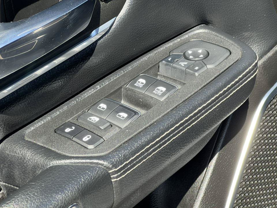 Used 2025 RAM 1500 Laramie AWD/4WD image 17