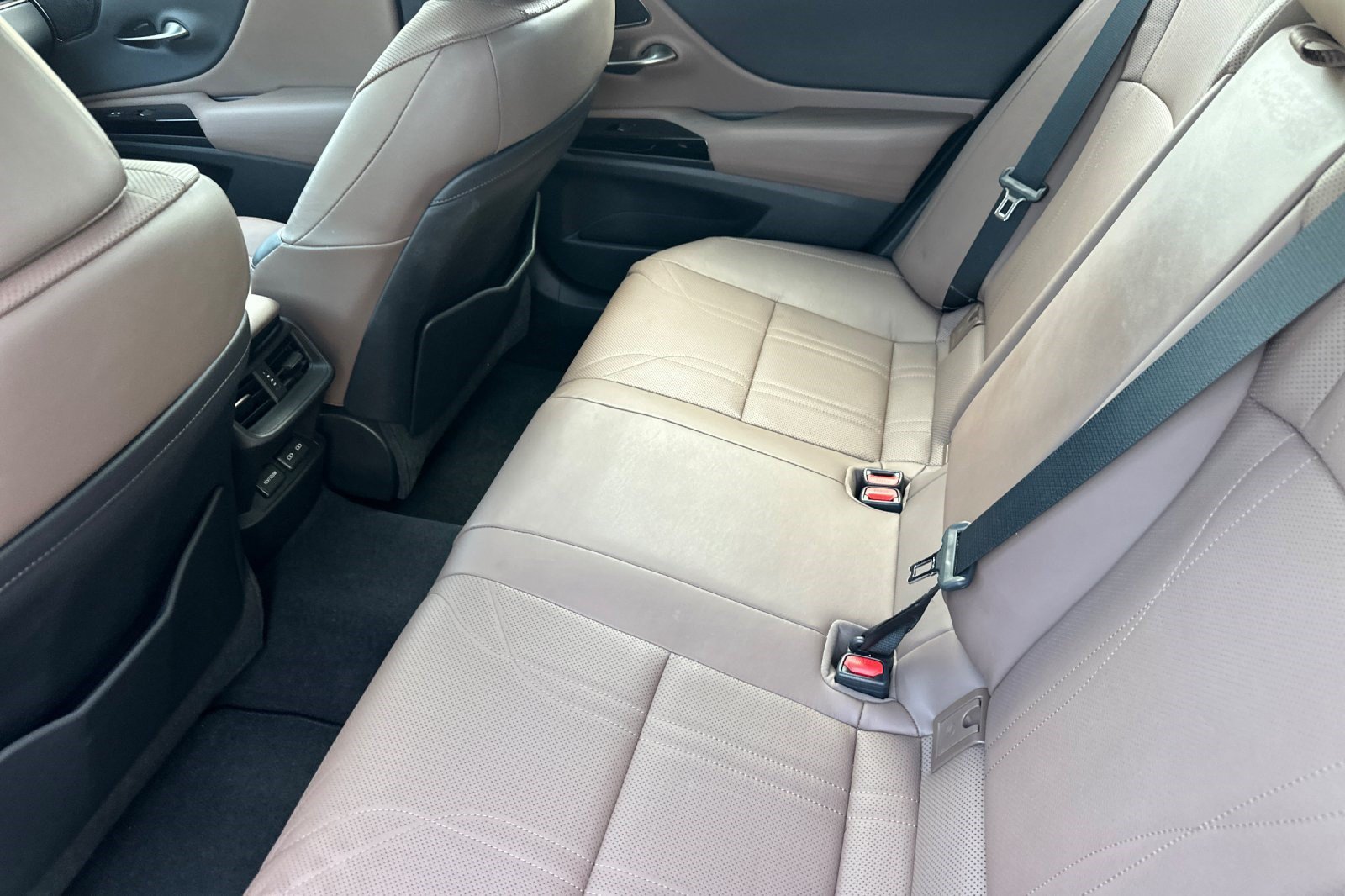 Used 2022 Lexus ES 300h w/ Accessory Package FWD image 25
