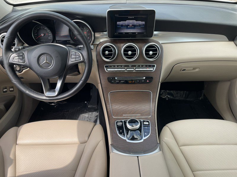 Used 2019 Mercedes-Benz GLC 350e 4MATIC w/ Premium Package image 13