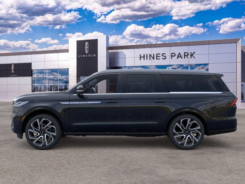 New 2026 Lincoln Navigator L Reserve AWD/4WD image 3