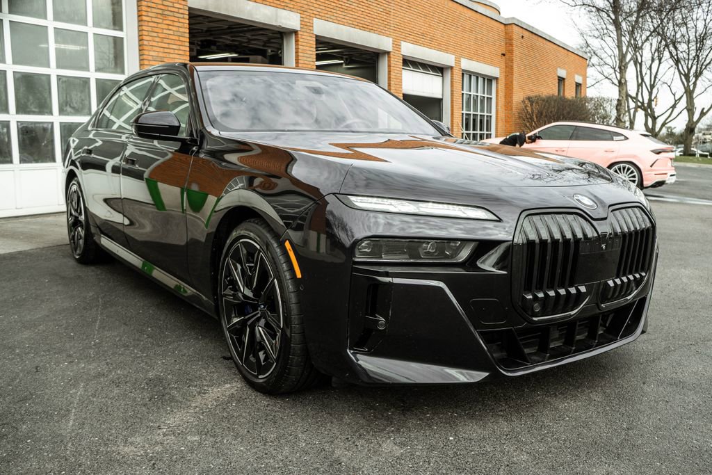 Used 2023 BMW 760i xDrive w/ Executive Package image 5