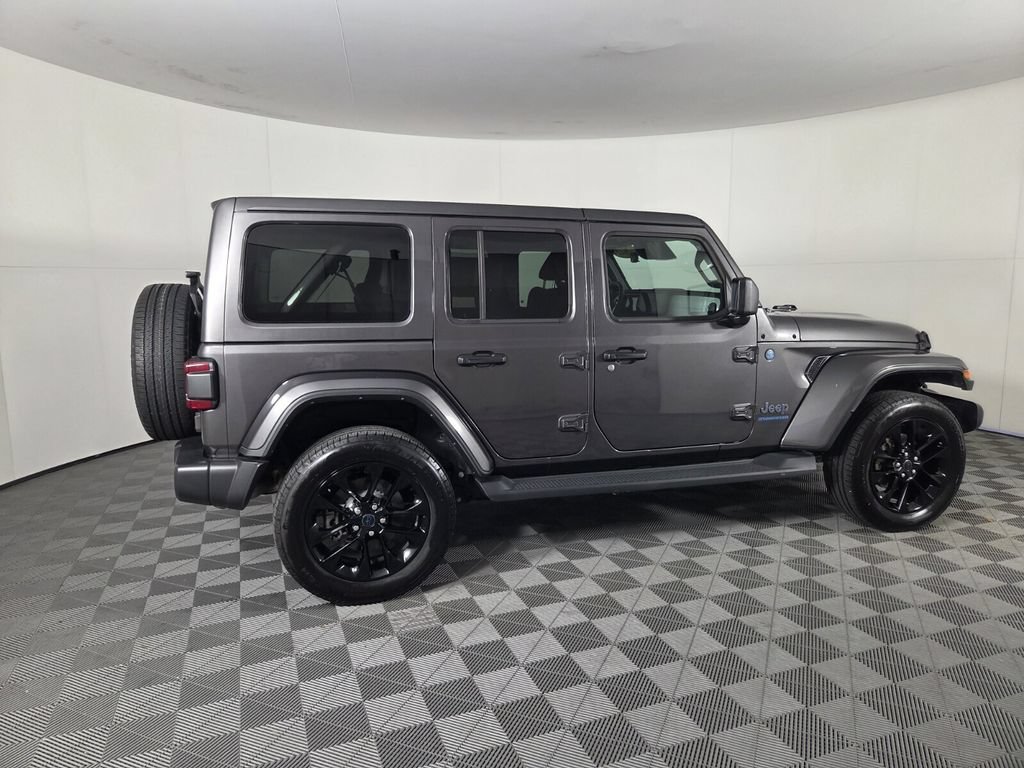 Used 2025 Jeep Wrangler Unlimited Sahara AWD/4WD image 5