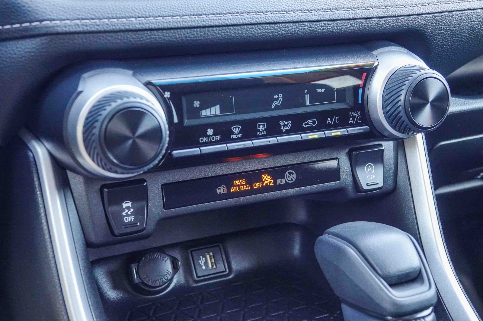 Certified 2025 Toyota RAV4 LE FWD image 28