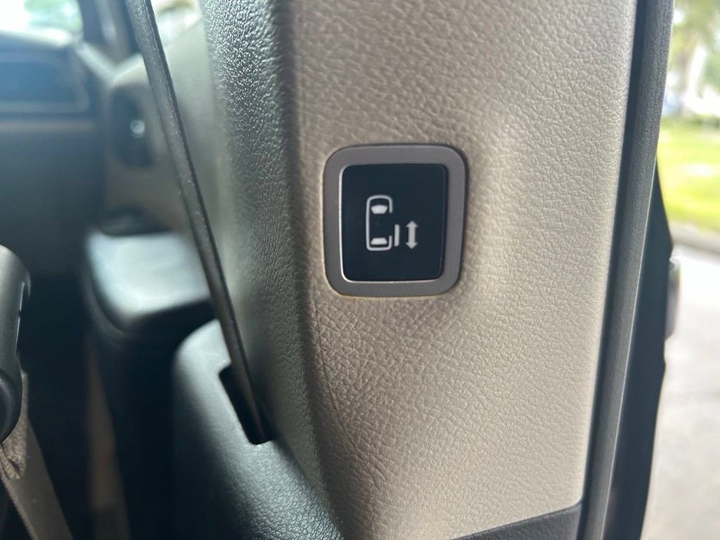 Used 2021 Chrysler Voyager Lxi FWD image 28