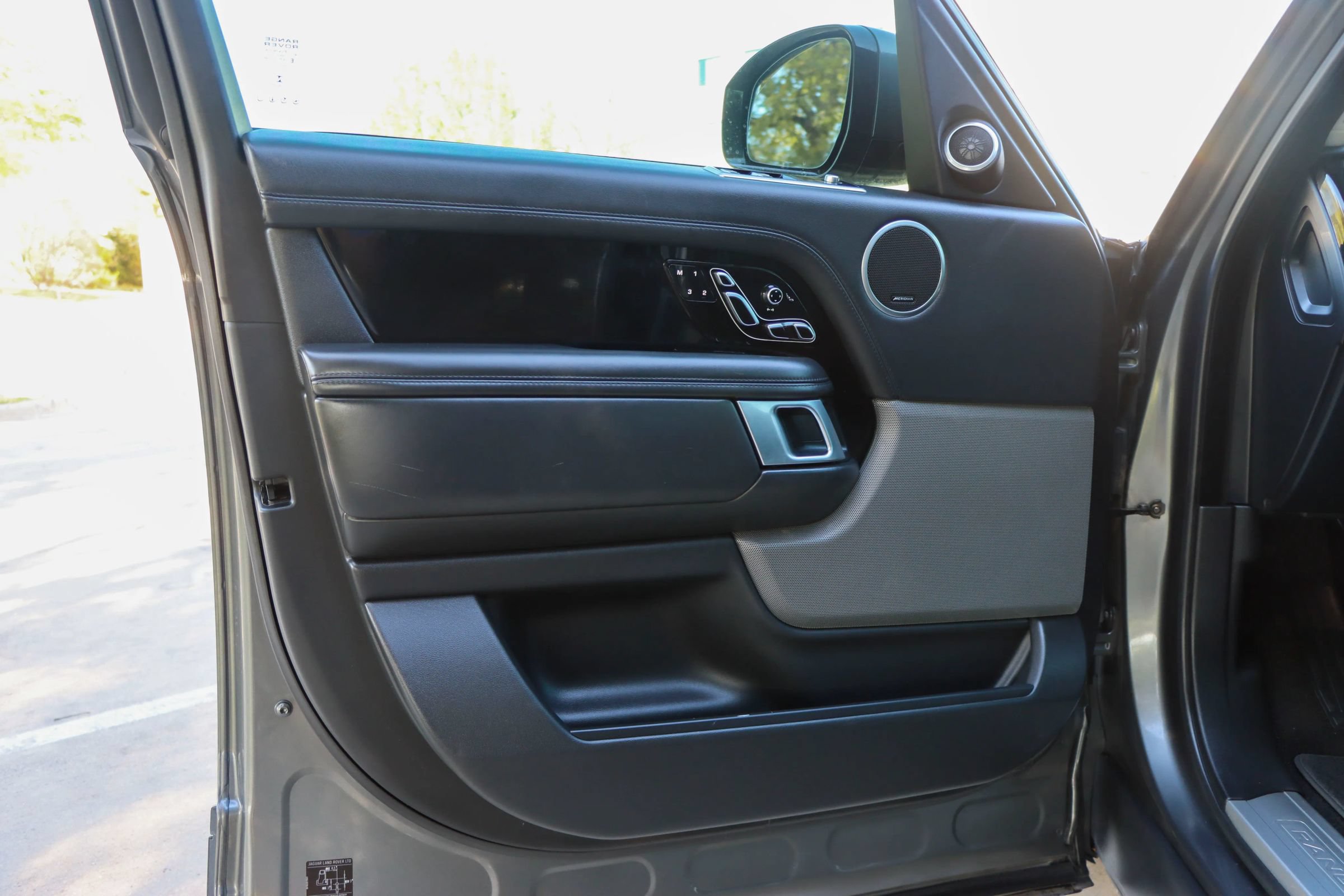 Used 2018 Land Rover Range Rover HSE AWD/4WD image 25