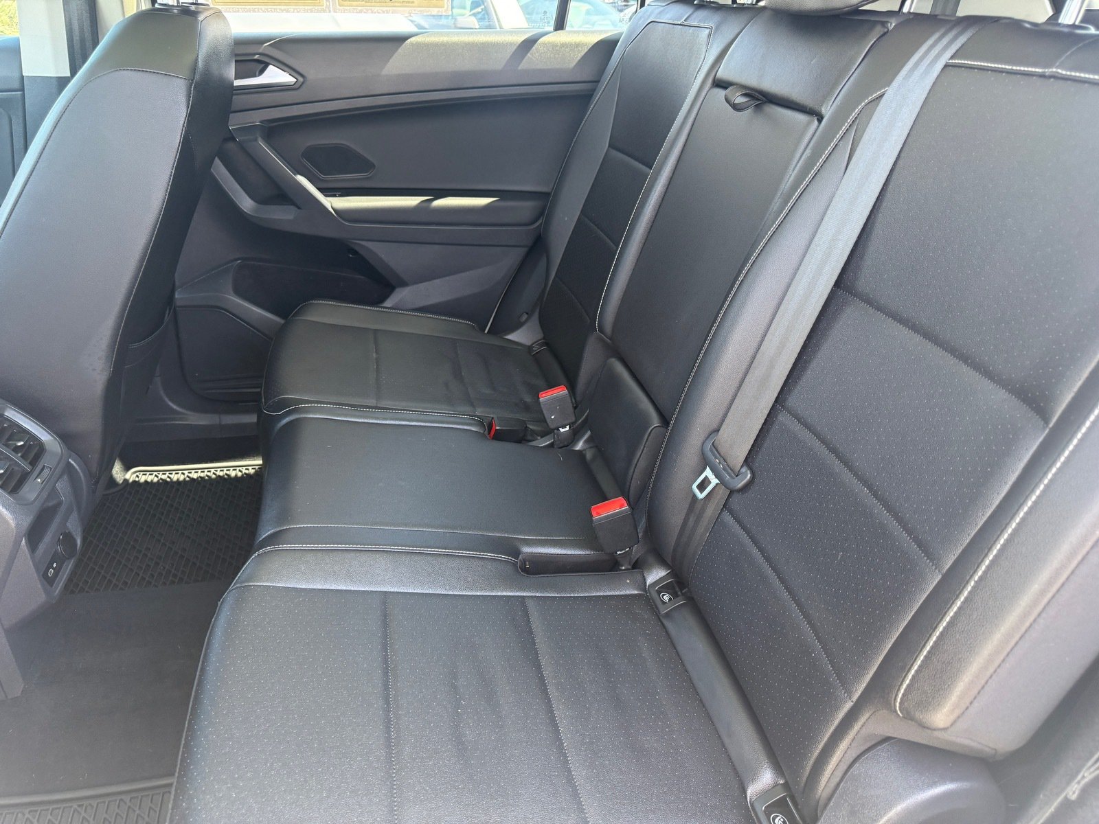 Used 2021 Volkswagen Tiguan SE w/ Panoramic Sunroof Package FWD image 23