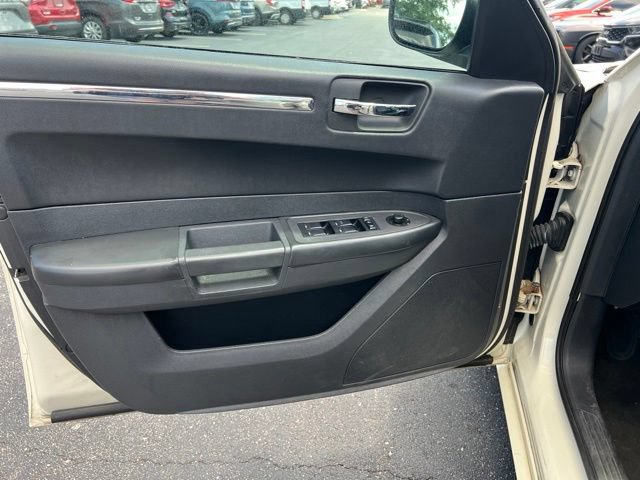 Used 2008 Chrysler 300 Touring w/ Comfort/Convenience Group RWD image 23