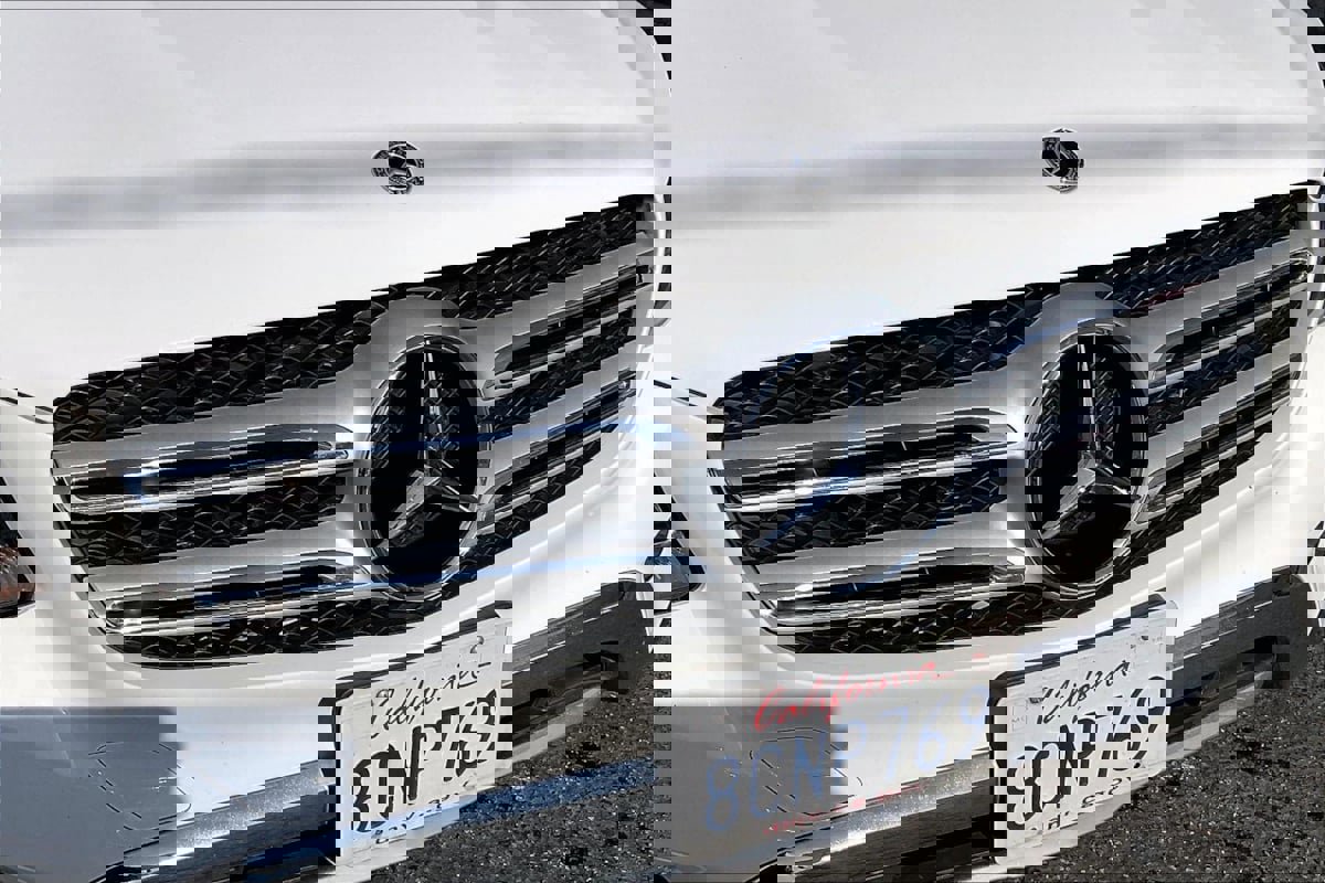 Used 2018 Mercedes-Benz GLC 300 SUV image 28